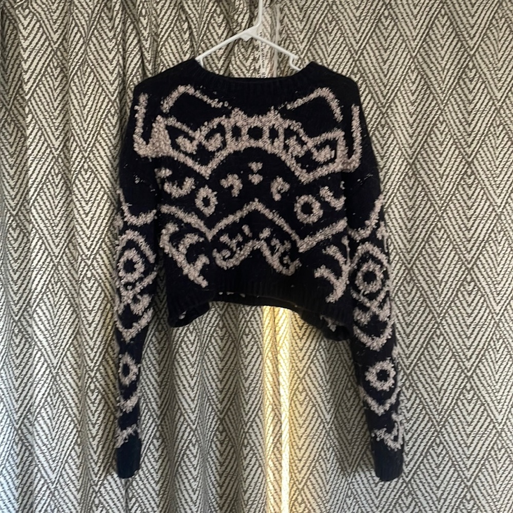 Cropped knit sweater by Storia! Fair condition. Size L